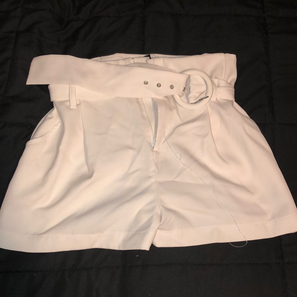 NEW! White Dry-Fitting Tie Shorts